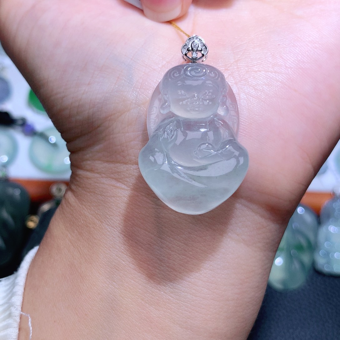 颈饰18K金镶嵌翡翠宝宝观音