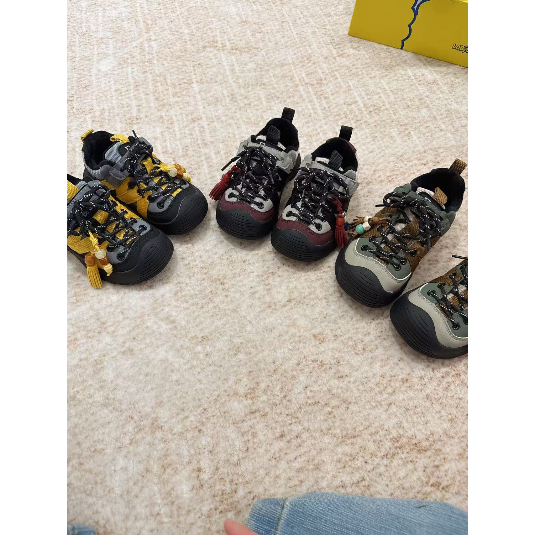 L8622儿童时尚百搭三色加绒运动鞋