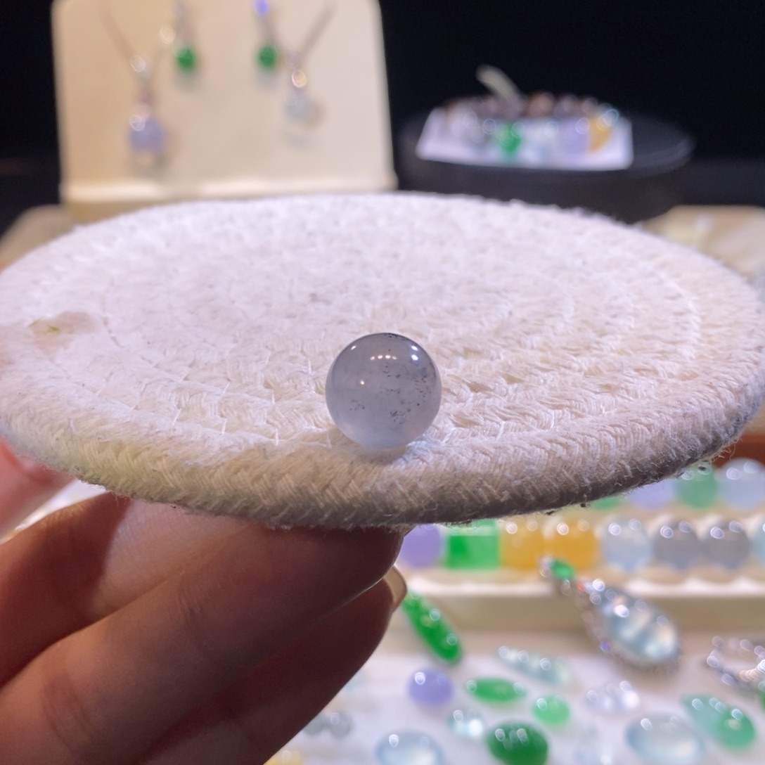 翡翠未镶嵌颈饰冰黑钢珠卡12