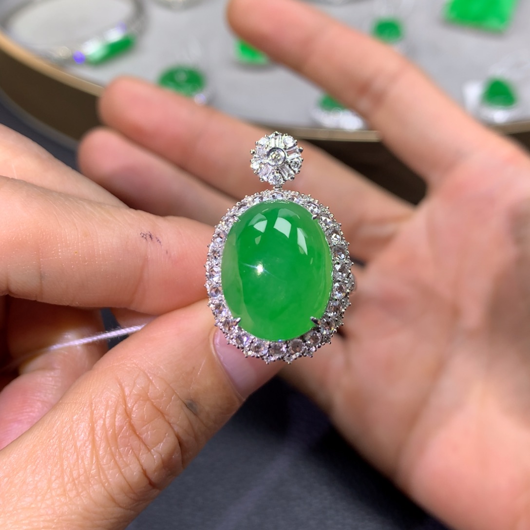 翡翠戒指18K金镶嵌翡翠