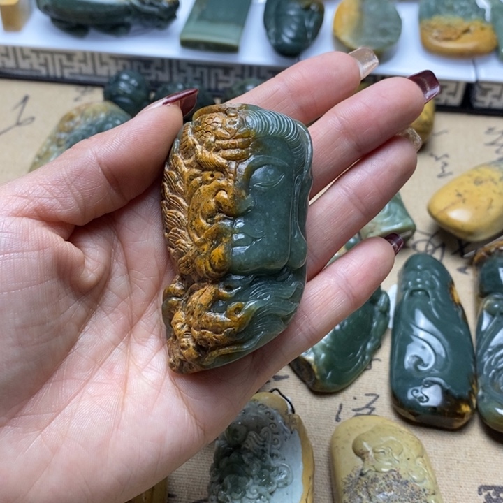 岫岩河磨玉（透闪石质玉）手把未镶嵌麒*