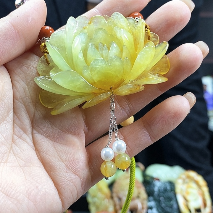 蛇纹石玉吊坠未镶嵌