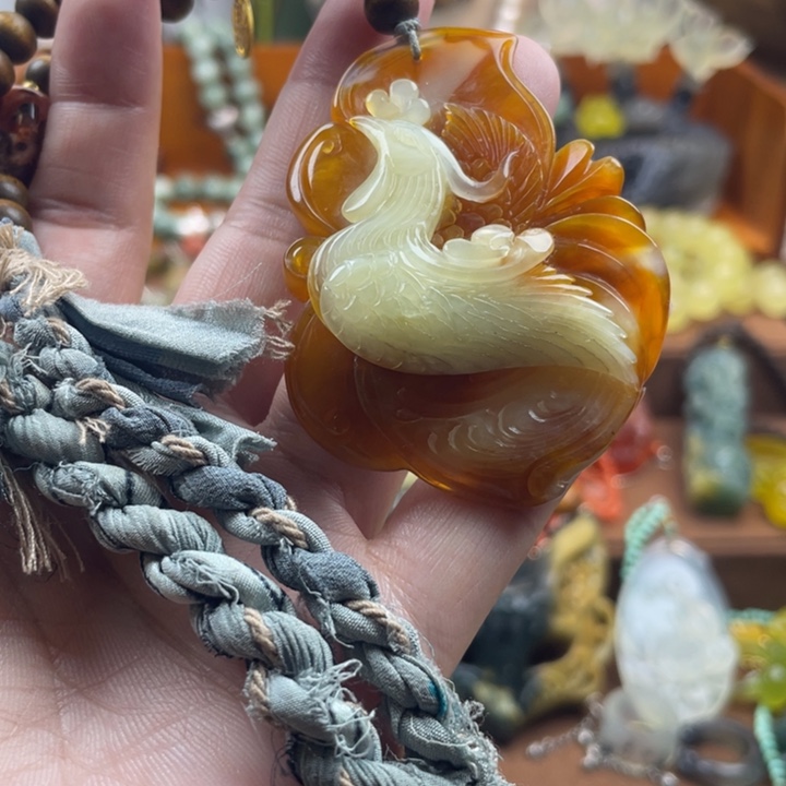 蛇纹石玉未镶嵌吊坠