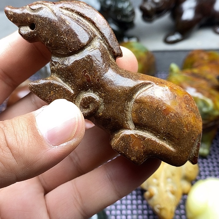 未镶嵌蛇纹石玉颈饰