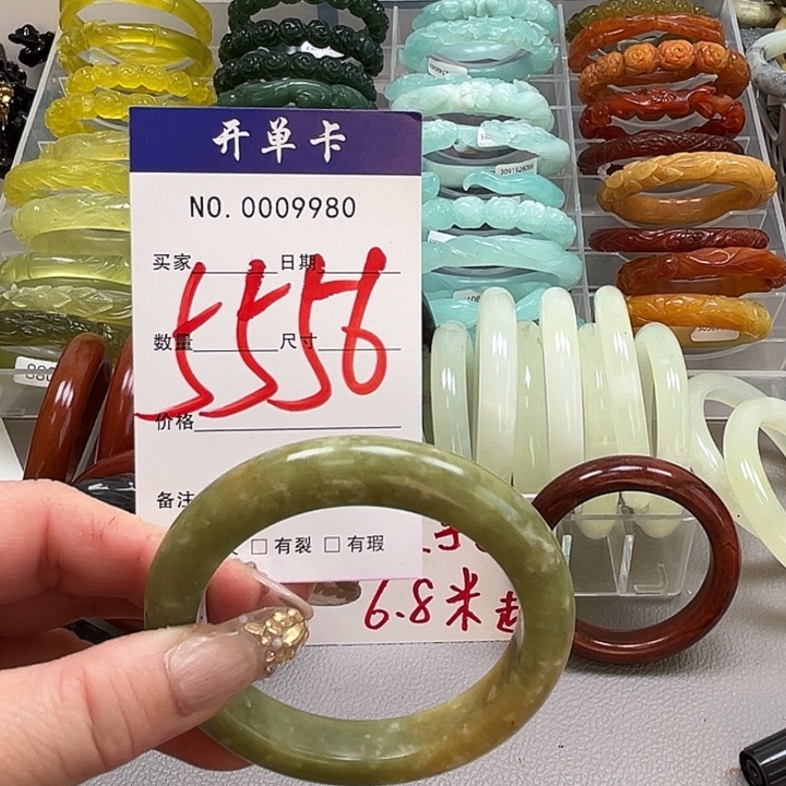 蛇纹石玉未镶嵌手镯