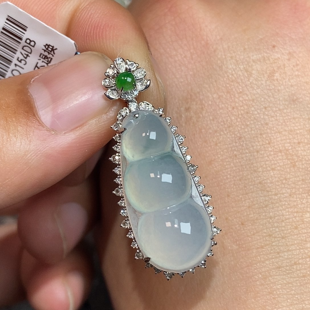 翡翠吊坠(不含链)18K金镶嵌豆