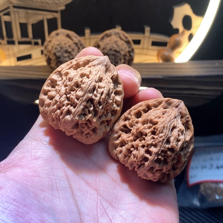 文玩核桃把件42高三角火焰纹