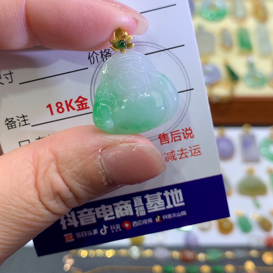 翡翠颈饰18K金镶嵌翡翠吊坠的未镶嵌