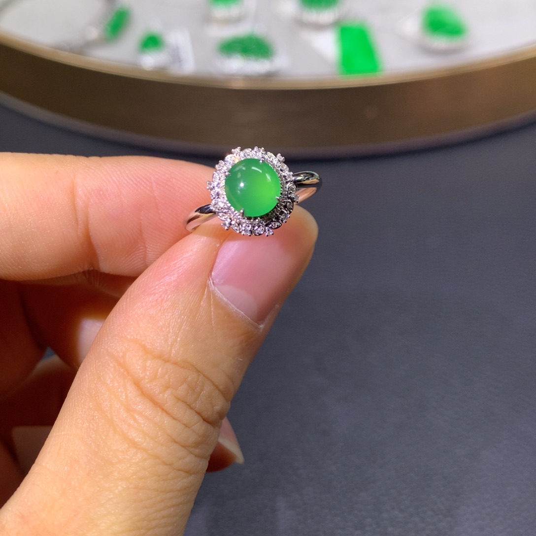 翡翠戒指18K金镶嵌翡翠