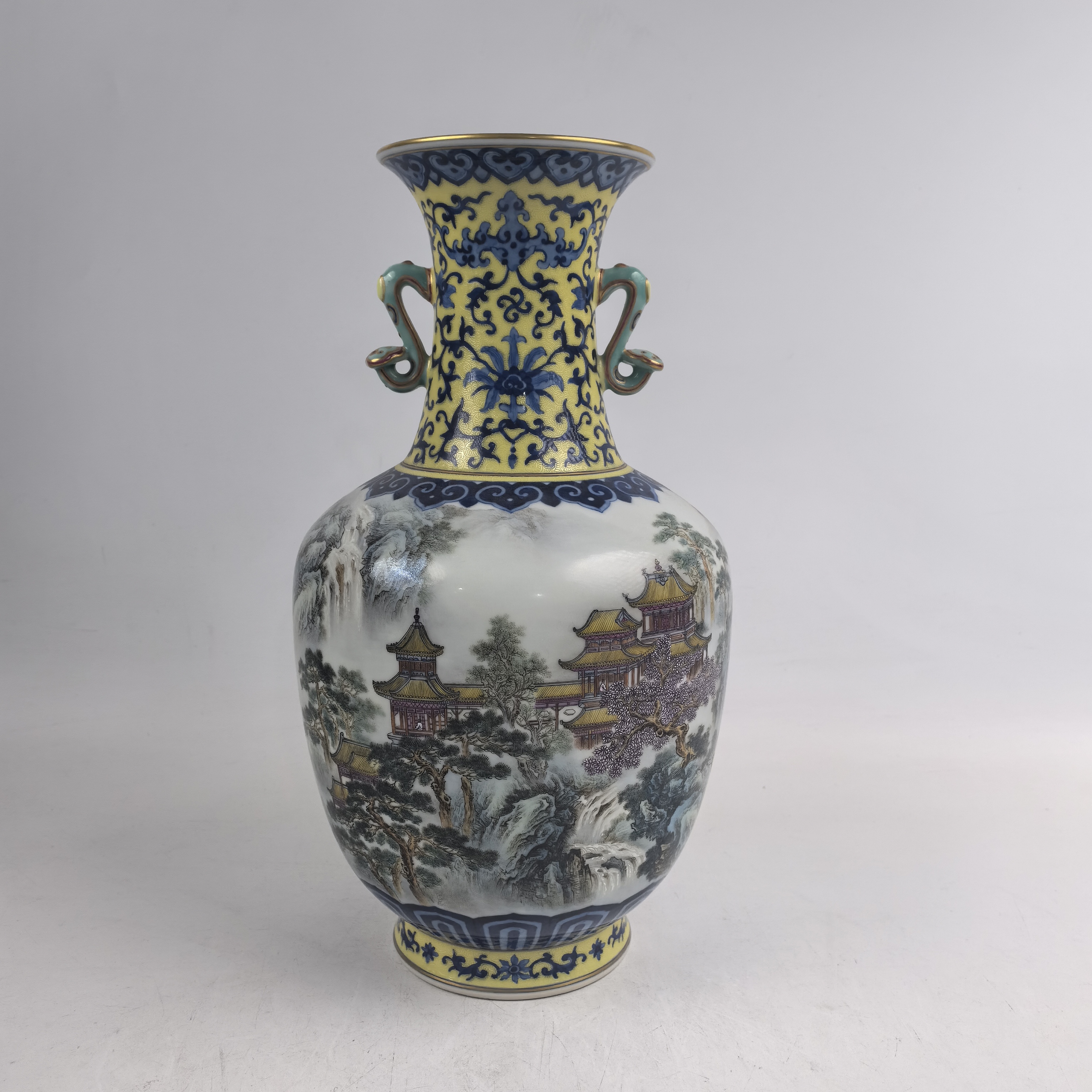 清 粉彩山水楼阁如意双耳赏瓶