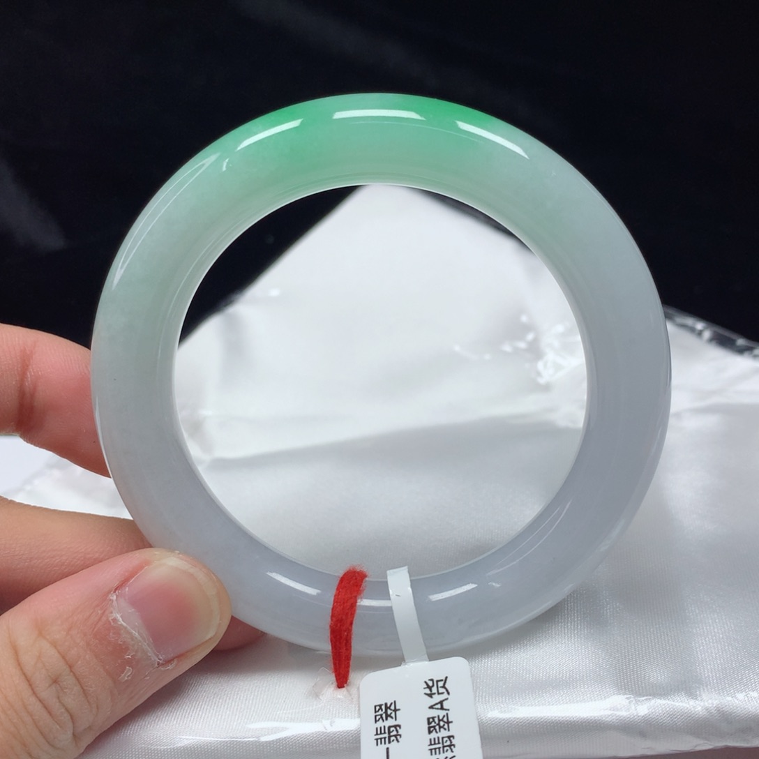 翡翠手镯（圆镯）未镶嵌54.7