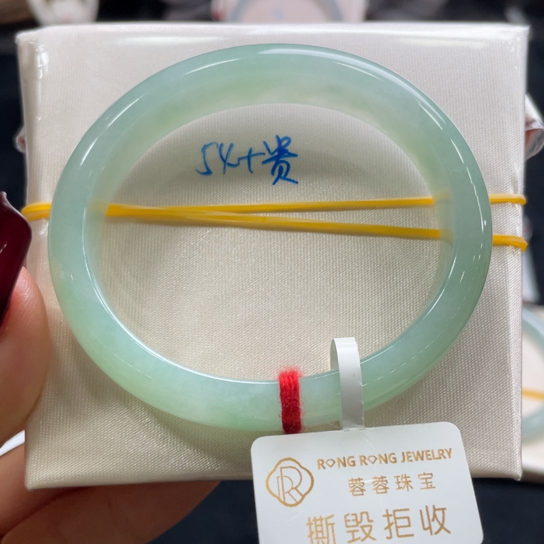 翡翠手镯未镶嵌翡翠手镯