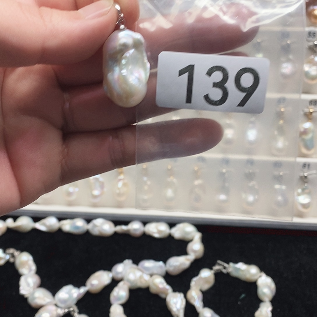 淡水珍珠吊坠(赠链)未镶嵌