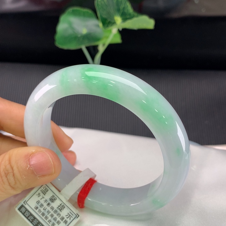 翡翠未镶嵌手镯正圈56