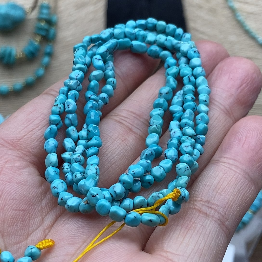 绿松石未镶嵌颈饰