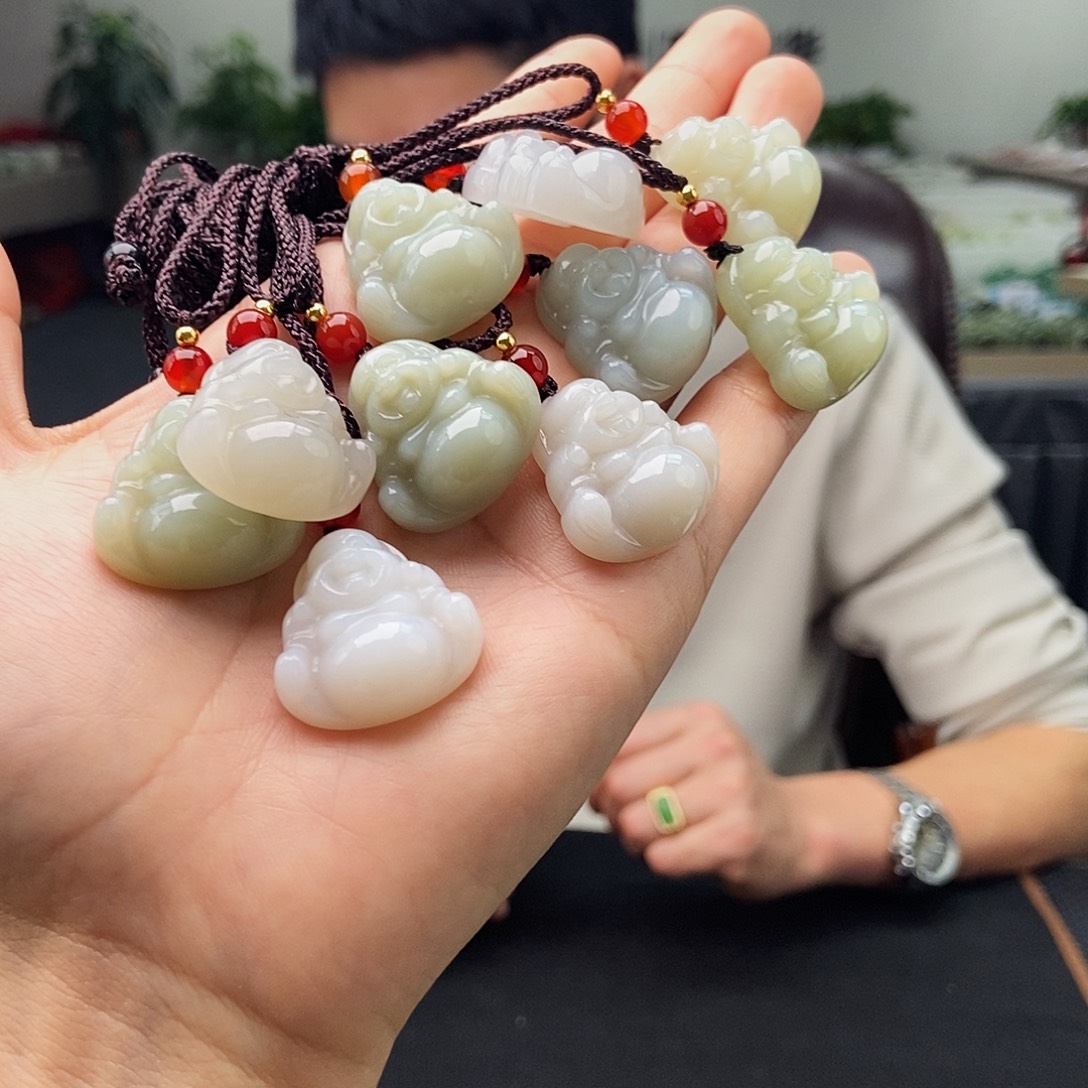 和田玉未镶嵌颈饰颜色多样性发拍一发一