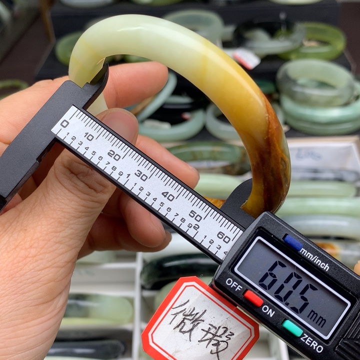 蛇纹石玉未镶嵌手镯575