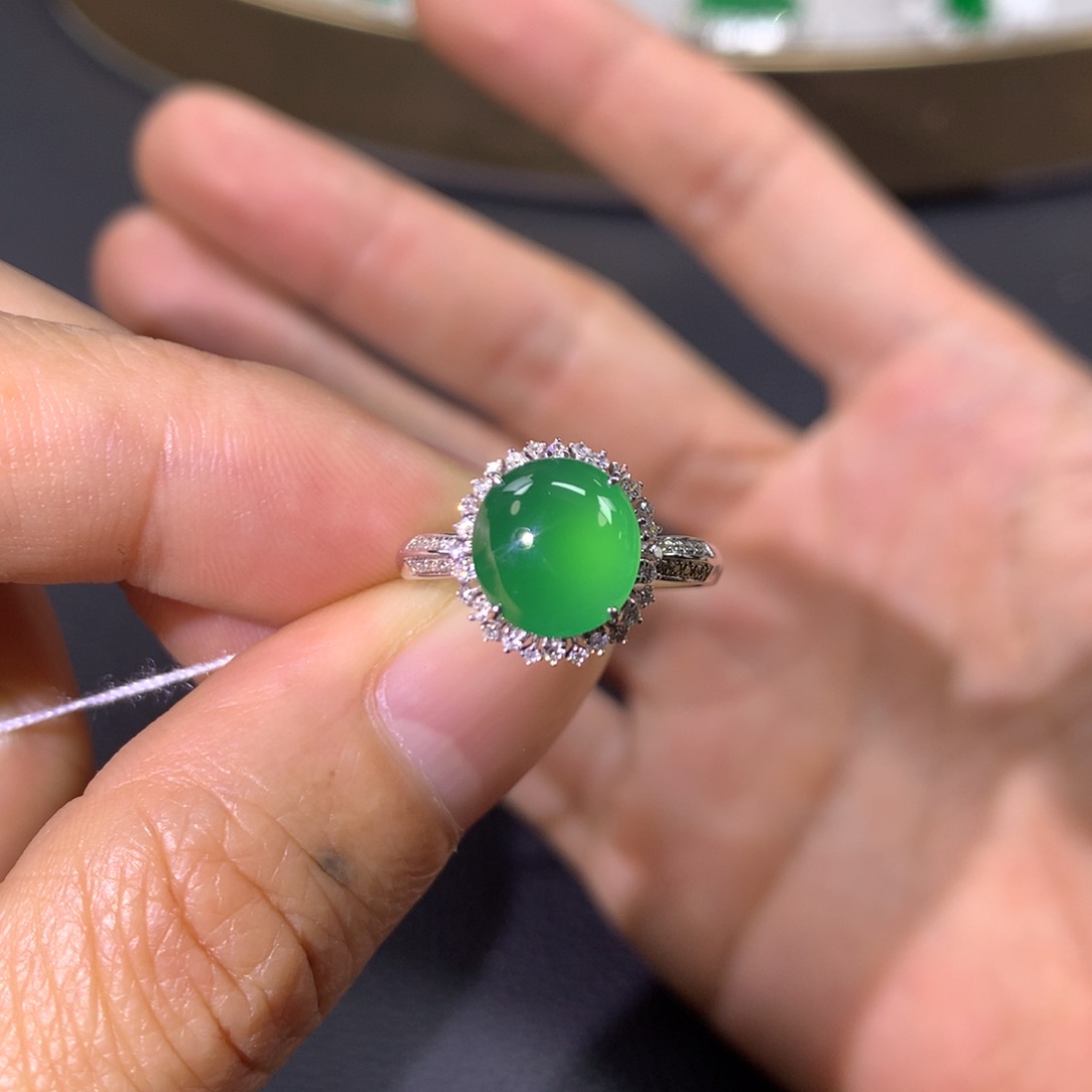 翡翠戒指18K金镶嵌翡翠