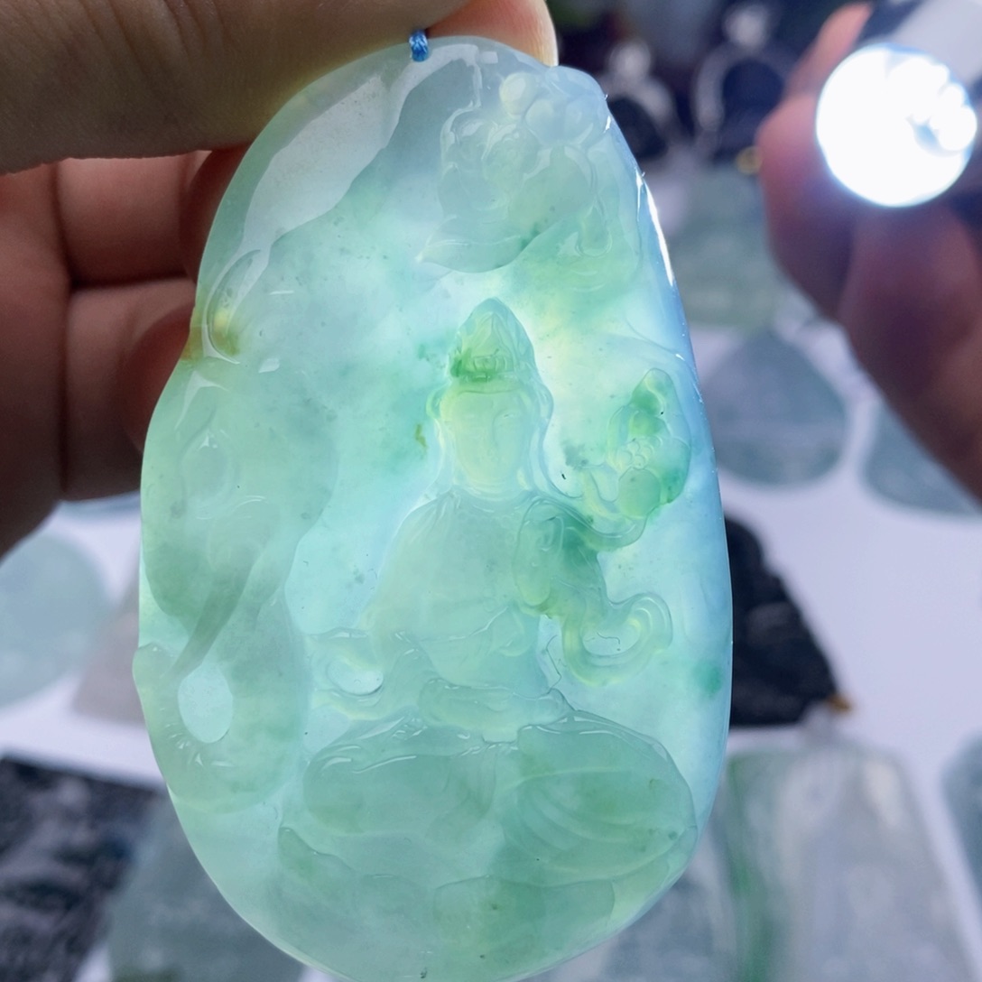 翡翠颈饰未镶嵌菩萨