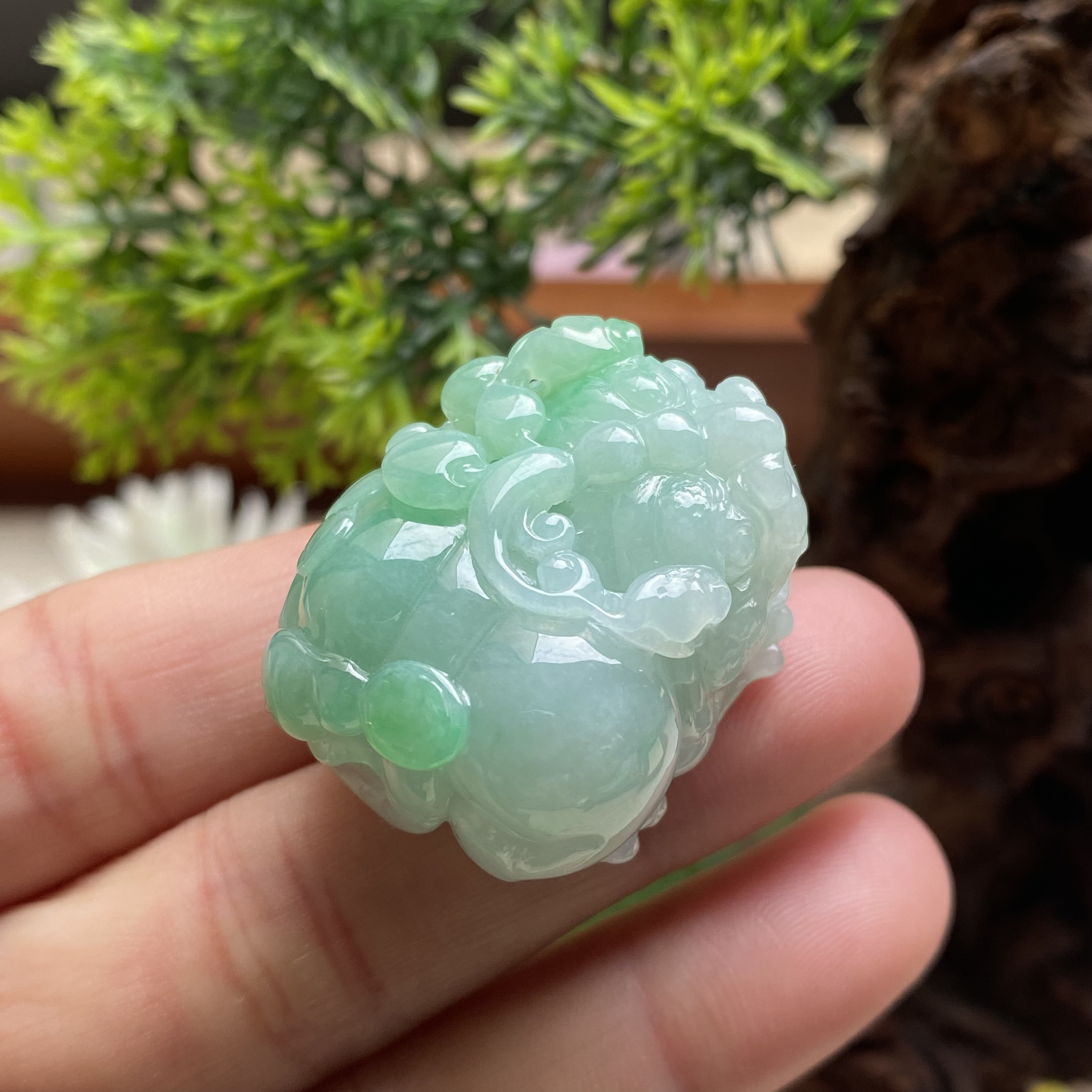 天然A货缅甸翡翠挂件 满绿含珠如意貔貅吊坠31-25-16mm