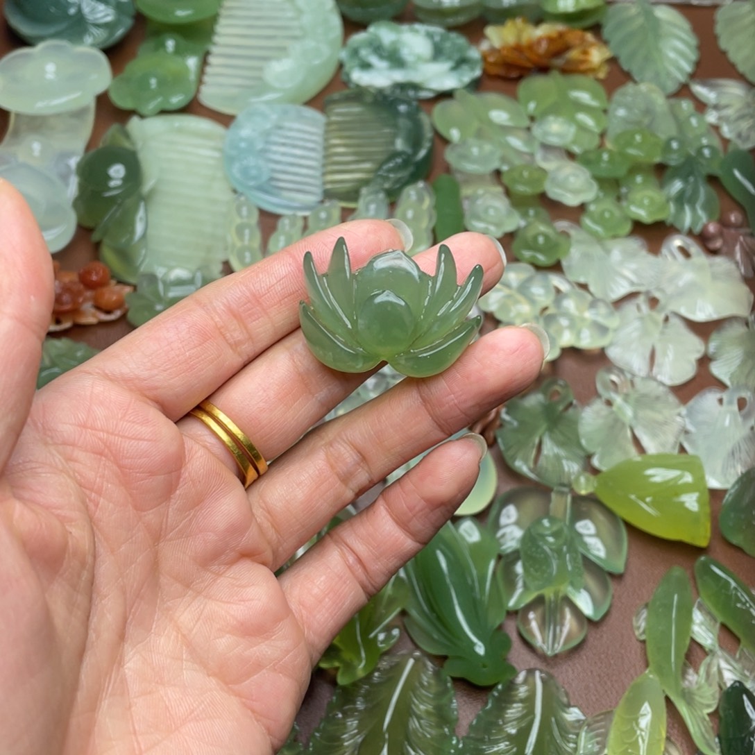 蛇纹石玉合金颈饰