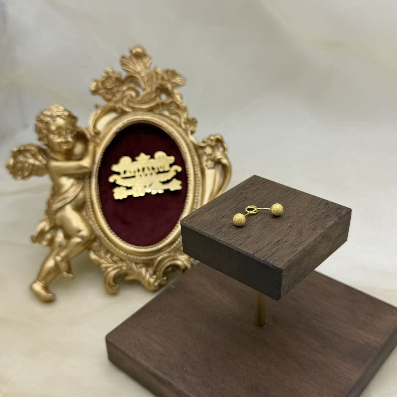 c播 1.03g 足金999 耳饰e