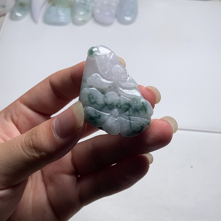 翡翠未镶嵌颈饰莲花9