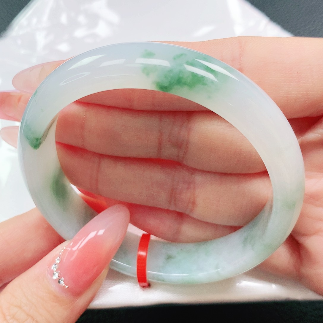 翡翠手镯未镶嵌53圈