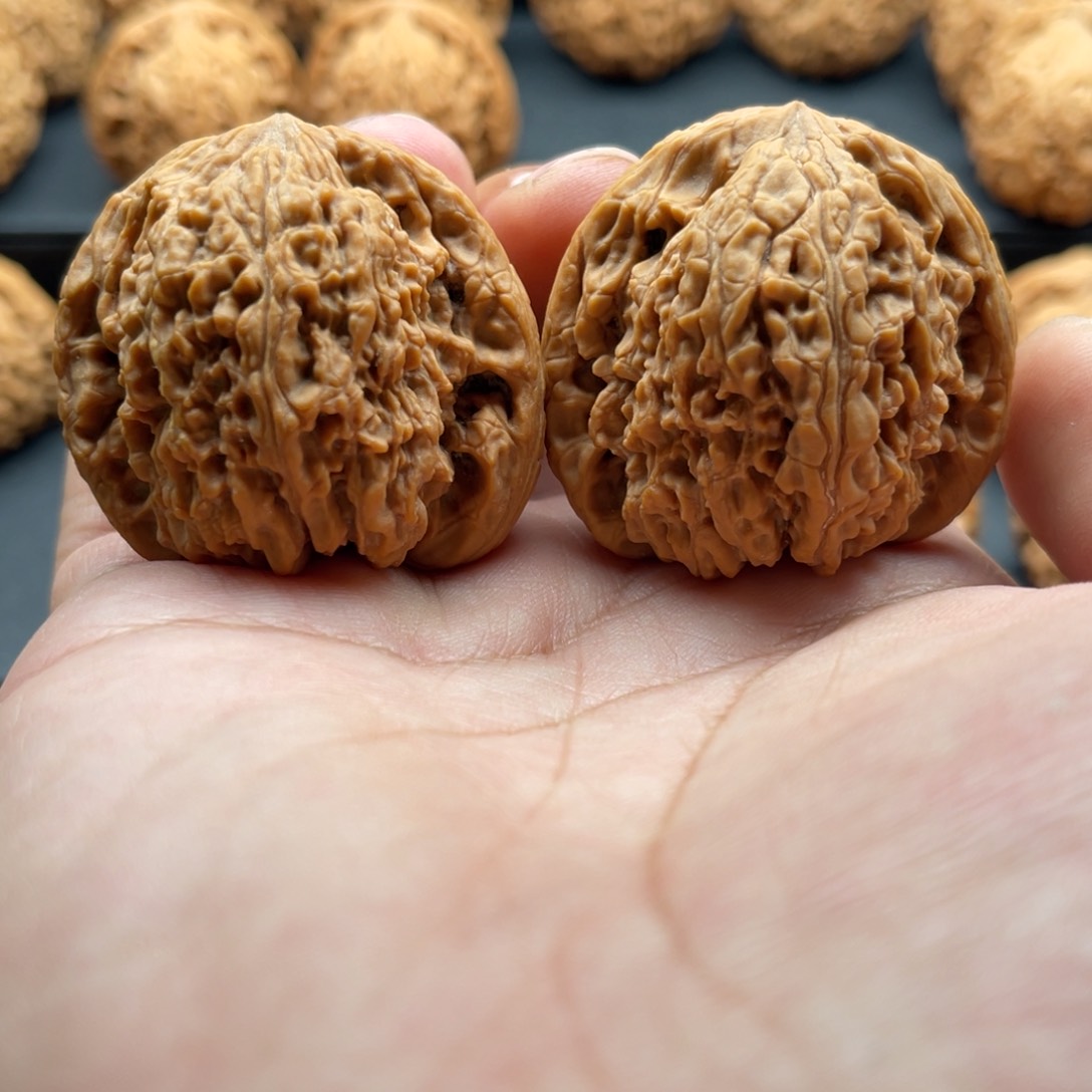 文玩核桃吊坠曲*生南疆石42，138，曲