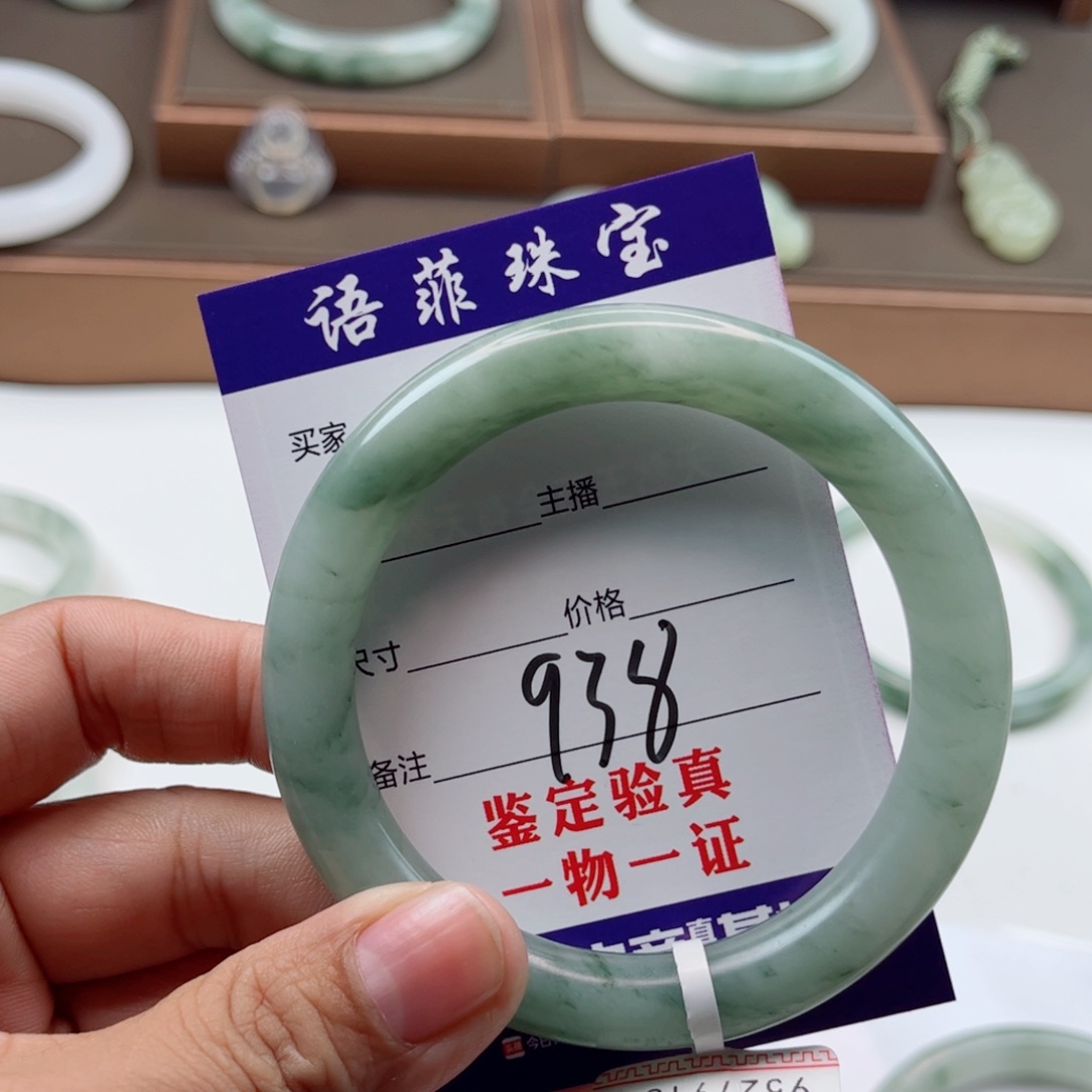 石英质玉手镯未镶嵌橘**狗