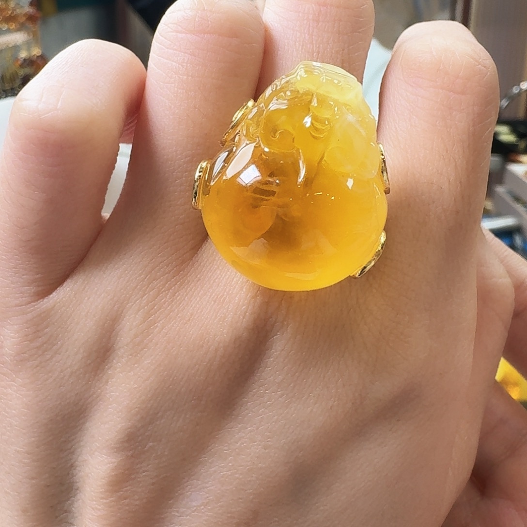 琥珀未镶嵌颈饰戒指