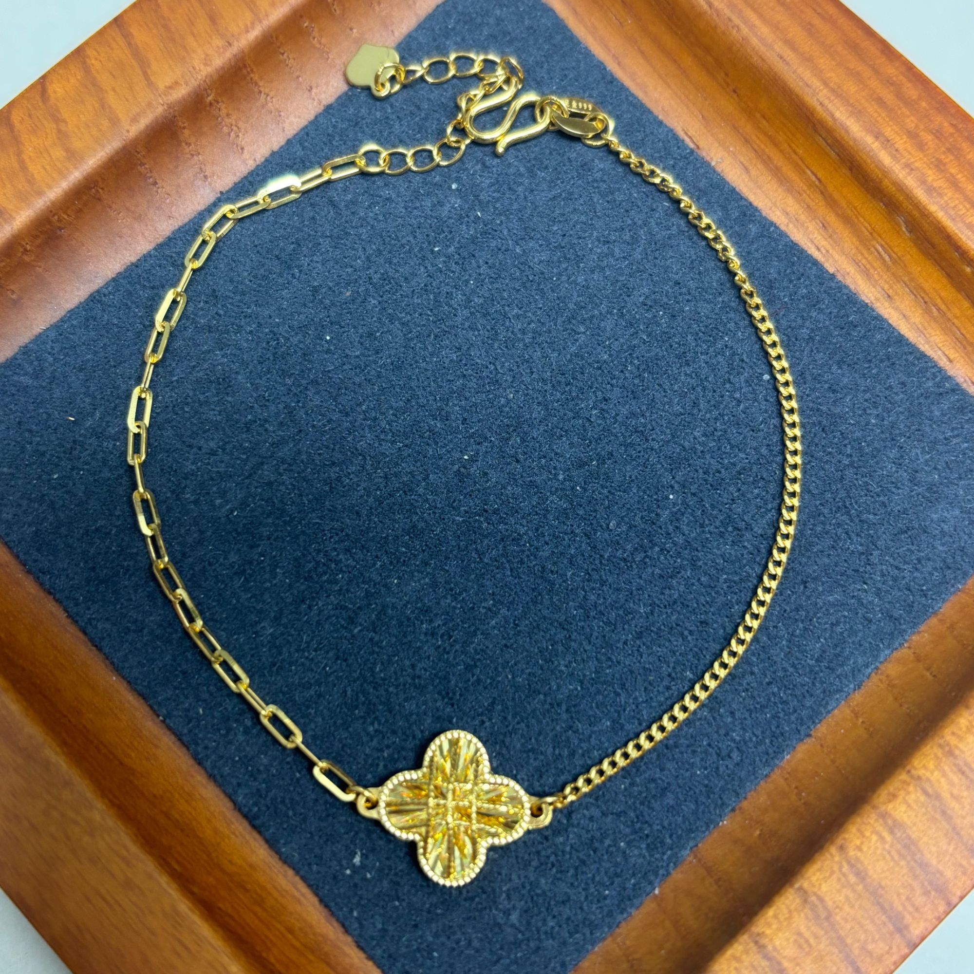 足金999冰·钻炫彩色四叶草足金手链WH1362