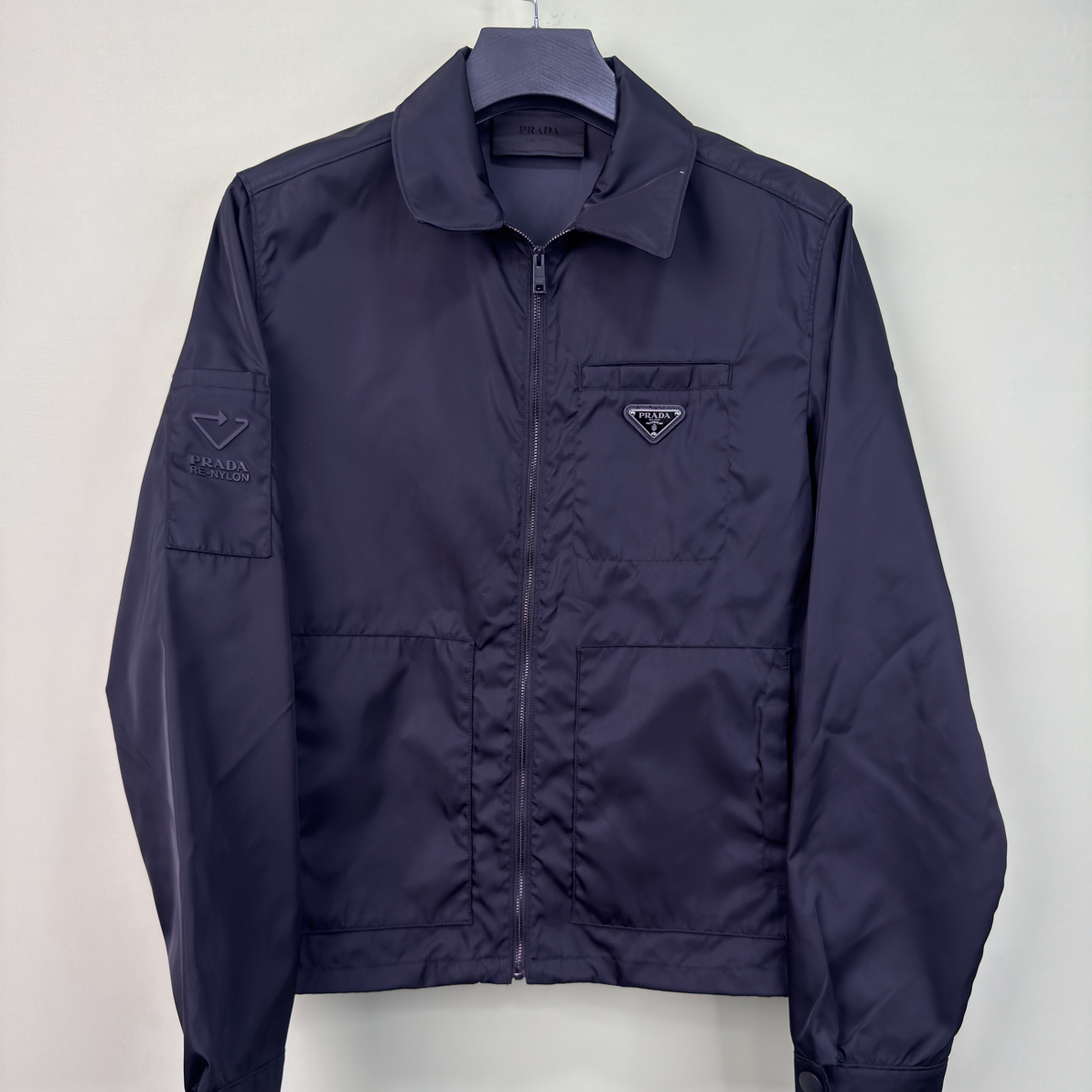 未使用 Prada/普拉达 prada男黑色再生尼龙夹克外套/48/工价17800