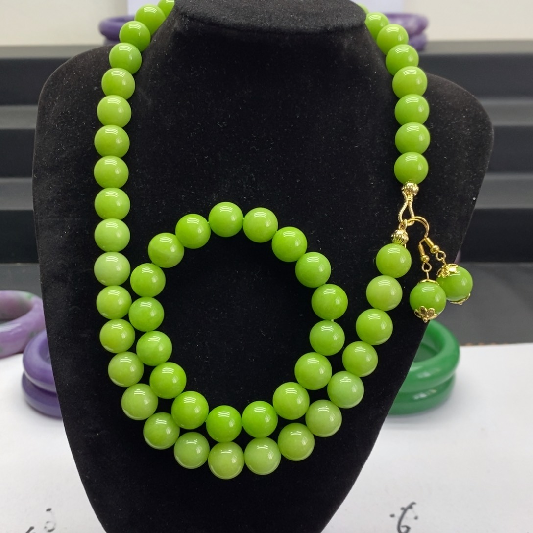 未镶嵌石英质玉珠宝奇石