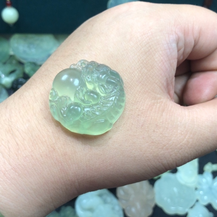 蛇纹石玉未镶嵌颈饰