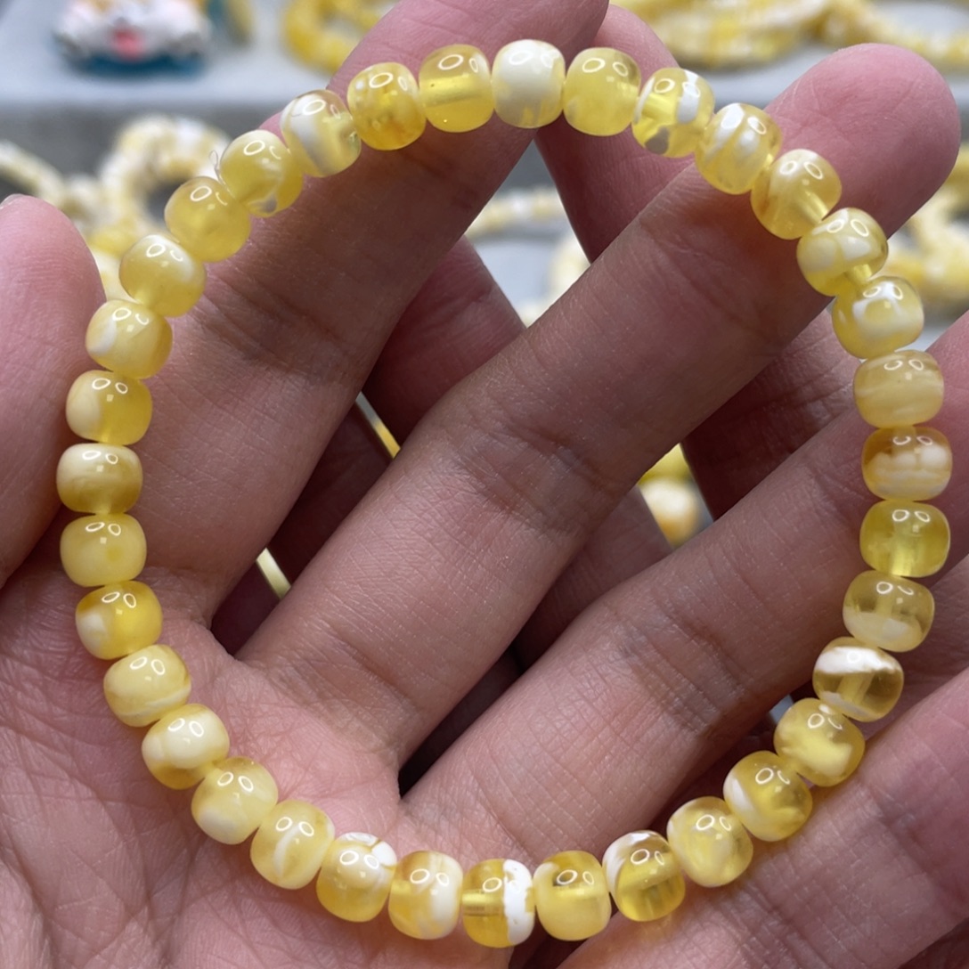 琥珀未镶嵌裸石金白6+