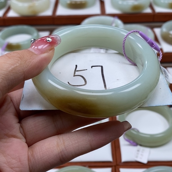 和田玉手镯未镶嵌如*