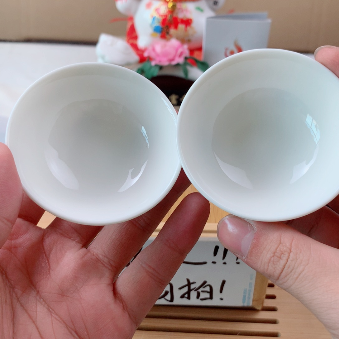 两个杯子微瑕介意勿拍