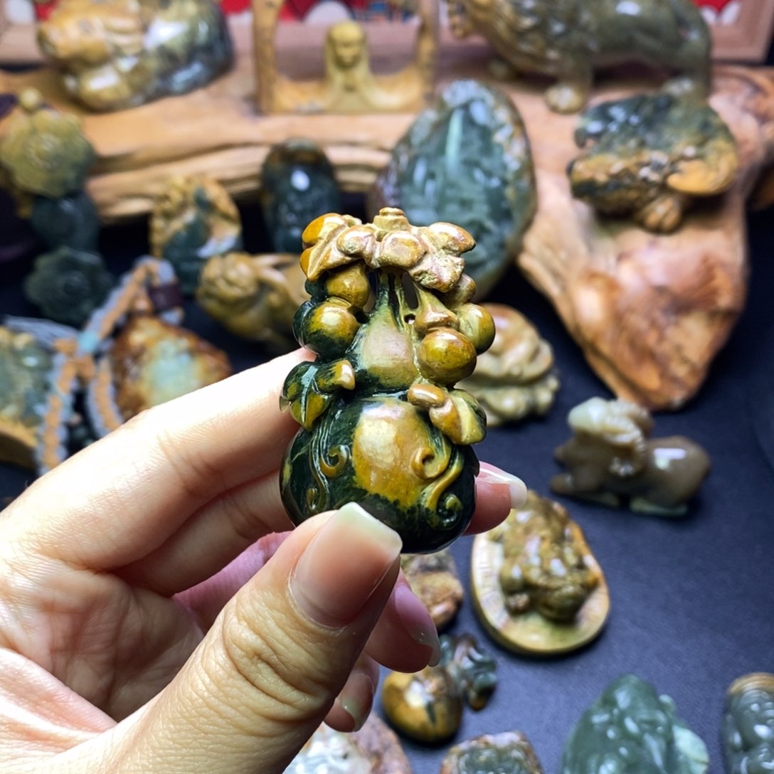 岫岩河磨玉（透闪石质玉）未镶嵌把件?****钱