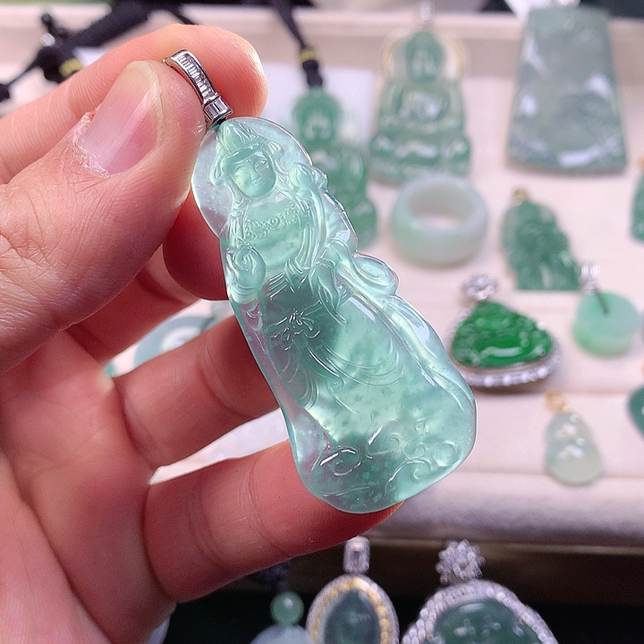 翡翠颈饰未镶嵌翡翠