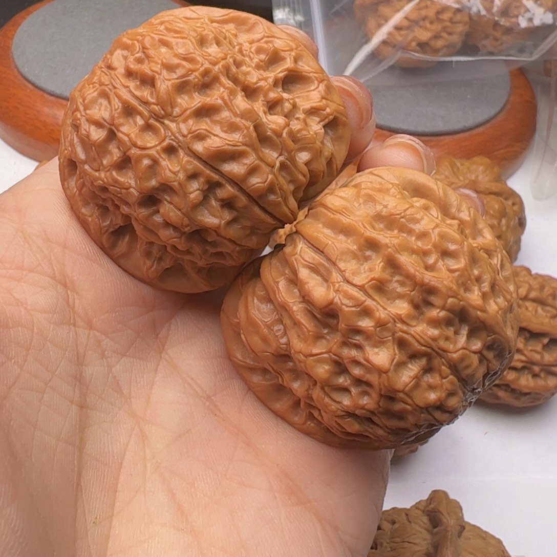 文玩核桃吊坠血麒麟42