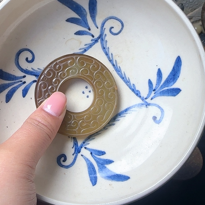 穿****朱直播间里放了两年歌都