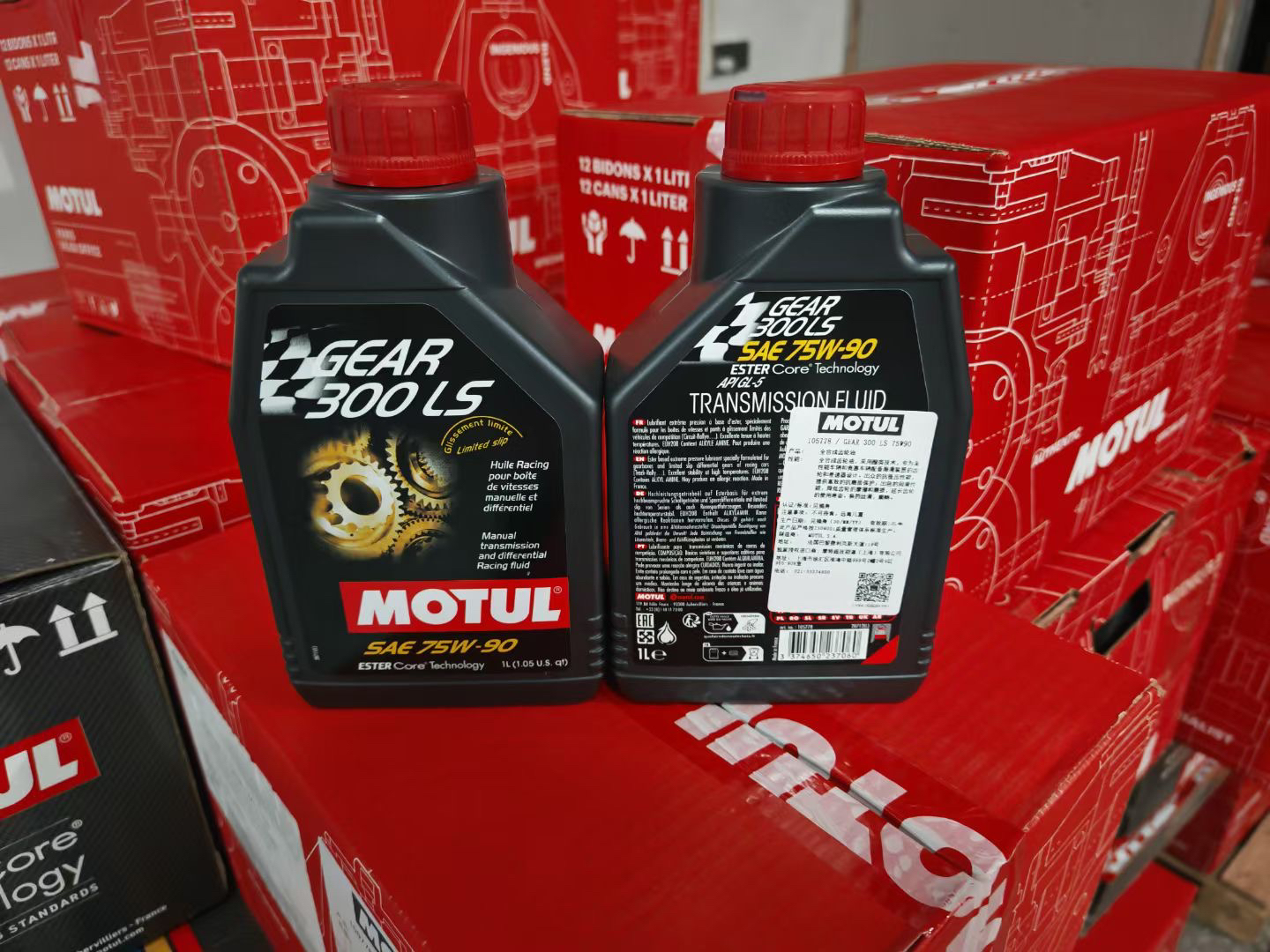 摩特辅助油品(变速箱油，差速器油，刹车油)摩特机油