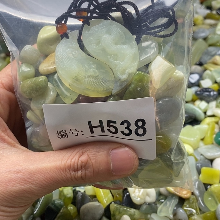 蛇纹石玉鱼缸石未镶嵌