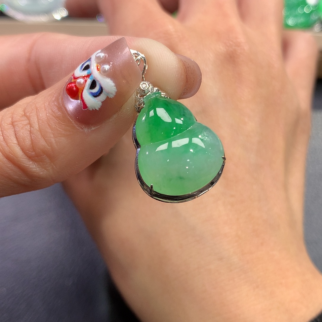 翡翠吊坠(赠链)18K金镶嵌