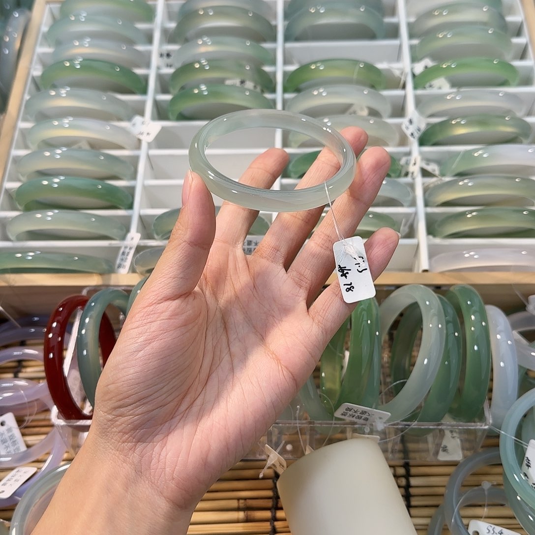 玛瑙/玉髓未镶嵌手镯圈口57.3