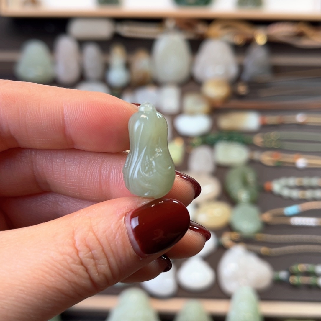 和田玉颈饰未镶嵌小*菊小白菜