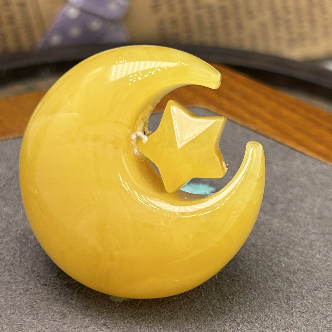 纯天然原矿焦皮蜜蜡星月雕刻鸡油黄浓蜡立体超精工同料全品百搭