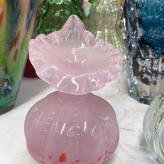 琉璃花瓶高13厘米口径2厘米