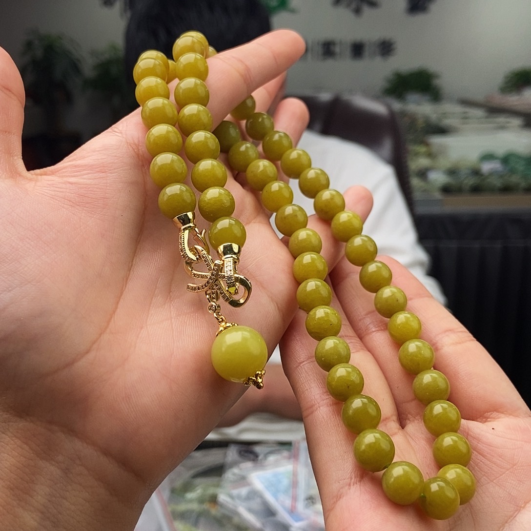 岫玉未镶嵌颈饰颜色多样性发拍一发一